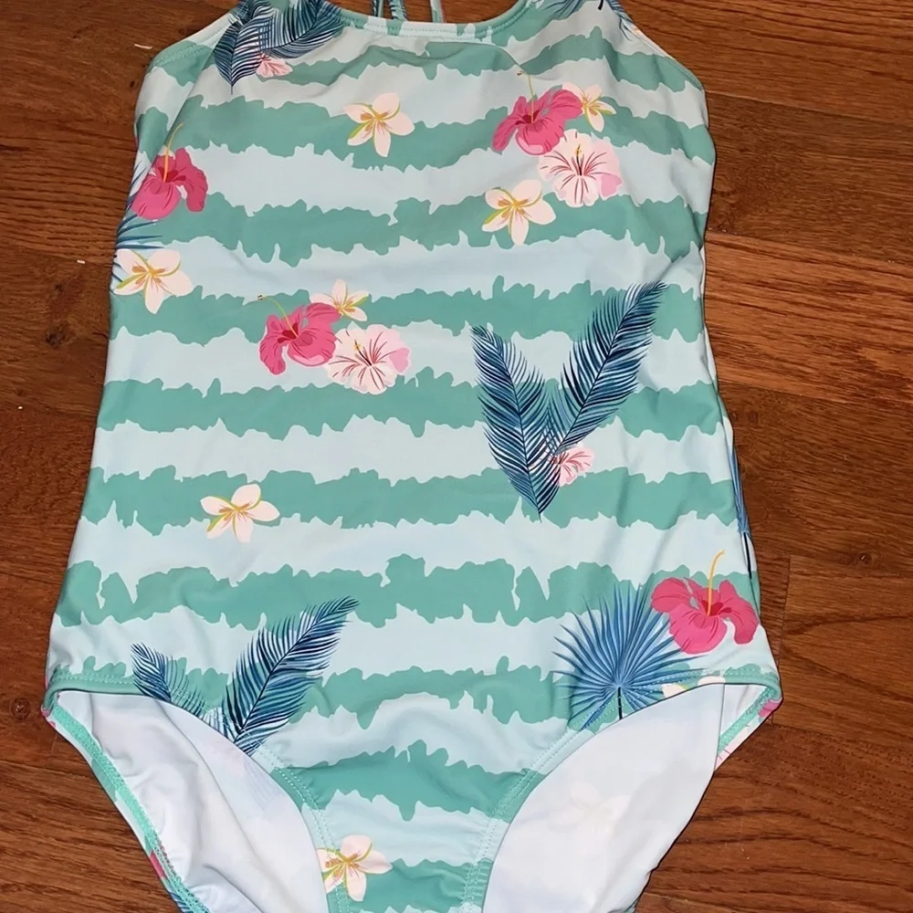 Nwot Kid’s swimsuit 13/14